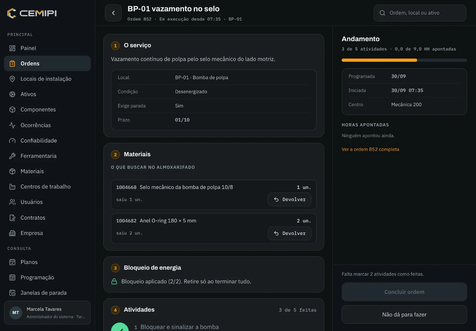 A execução de uma ordem no tablet: o serviço, os materiais retirados, o bloqueio de energia aplicado, as atividades e o andamento.